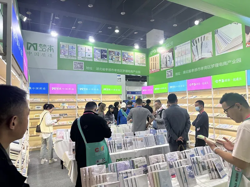 Lansarea noii serii de notebook personalizate și vizita globală a clienților stimulează afacerea de export de papetărie